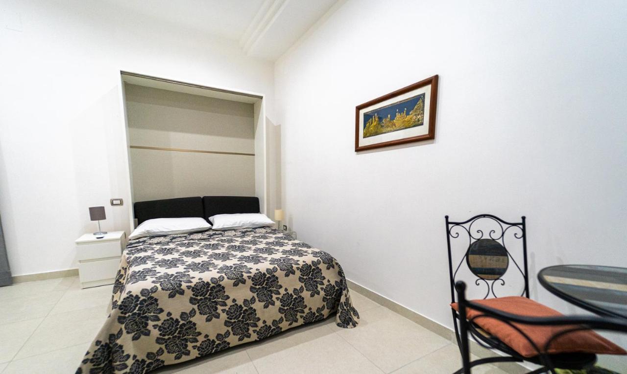 Casa Romeo Napoli Hotel ภายนอก รูปภาพ