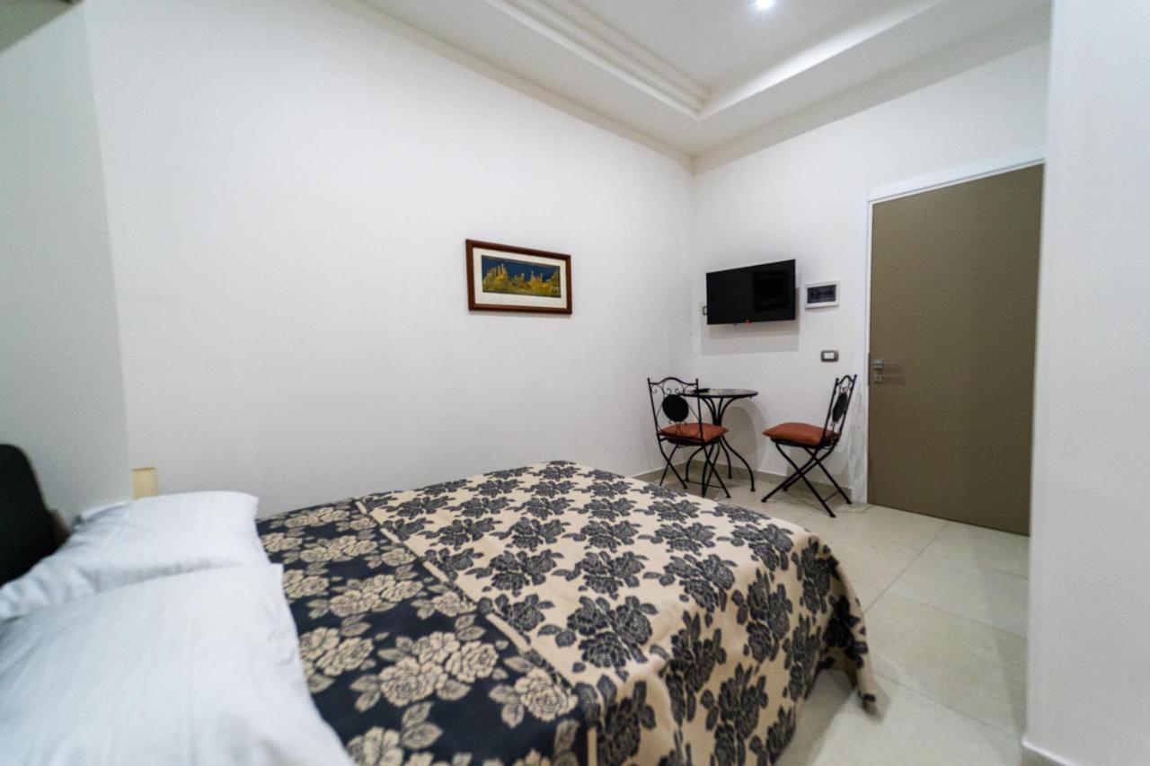 Casa Romeo Napoli Hotel ภายนอก รูปภาพ